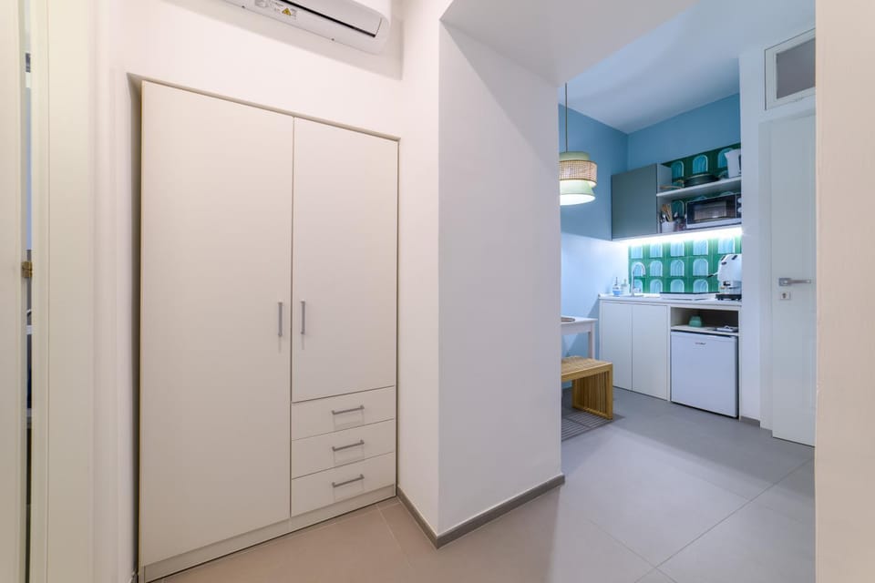 wardrobe, air conditioner