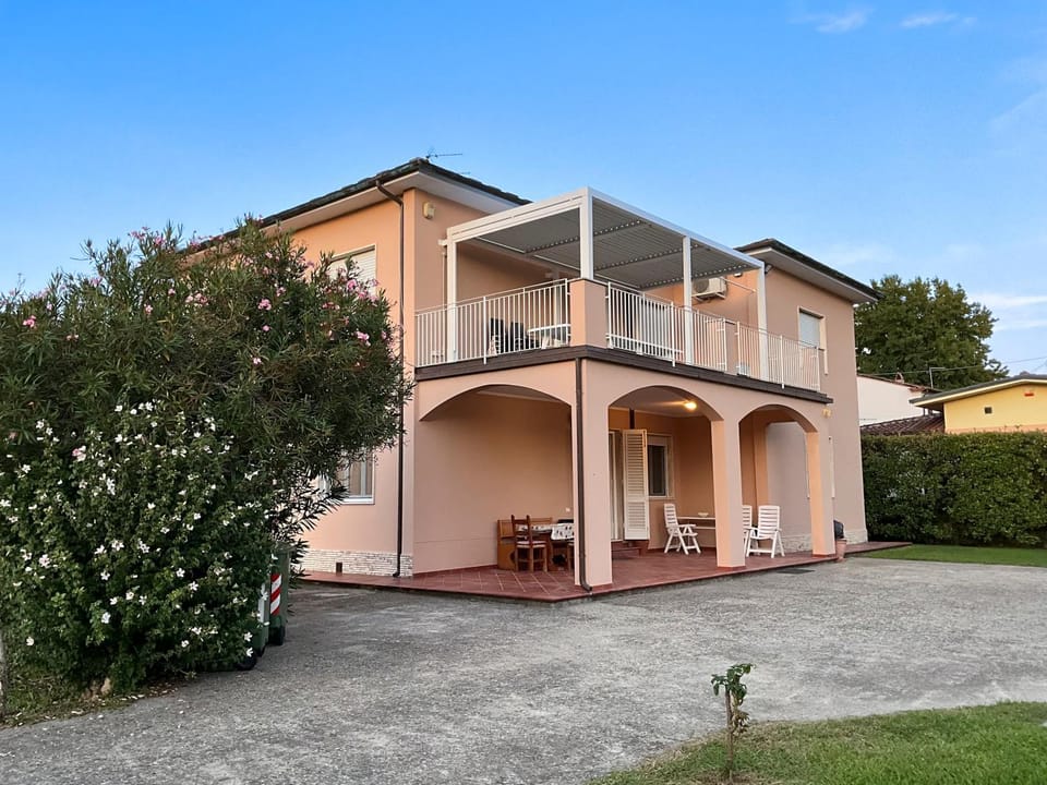 Property building, Patio, Balcony/Terrace, Garden view