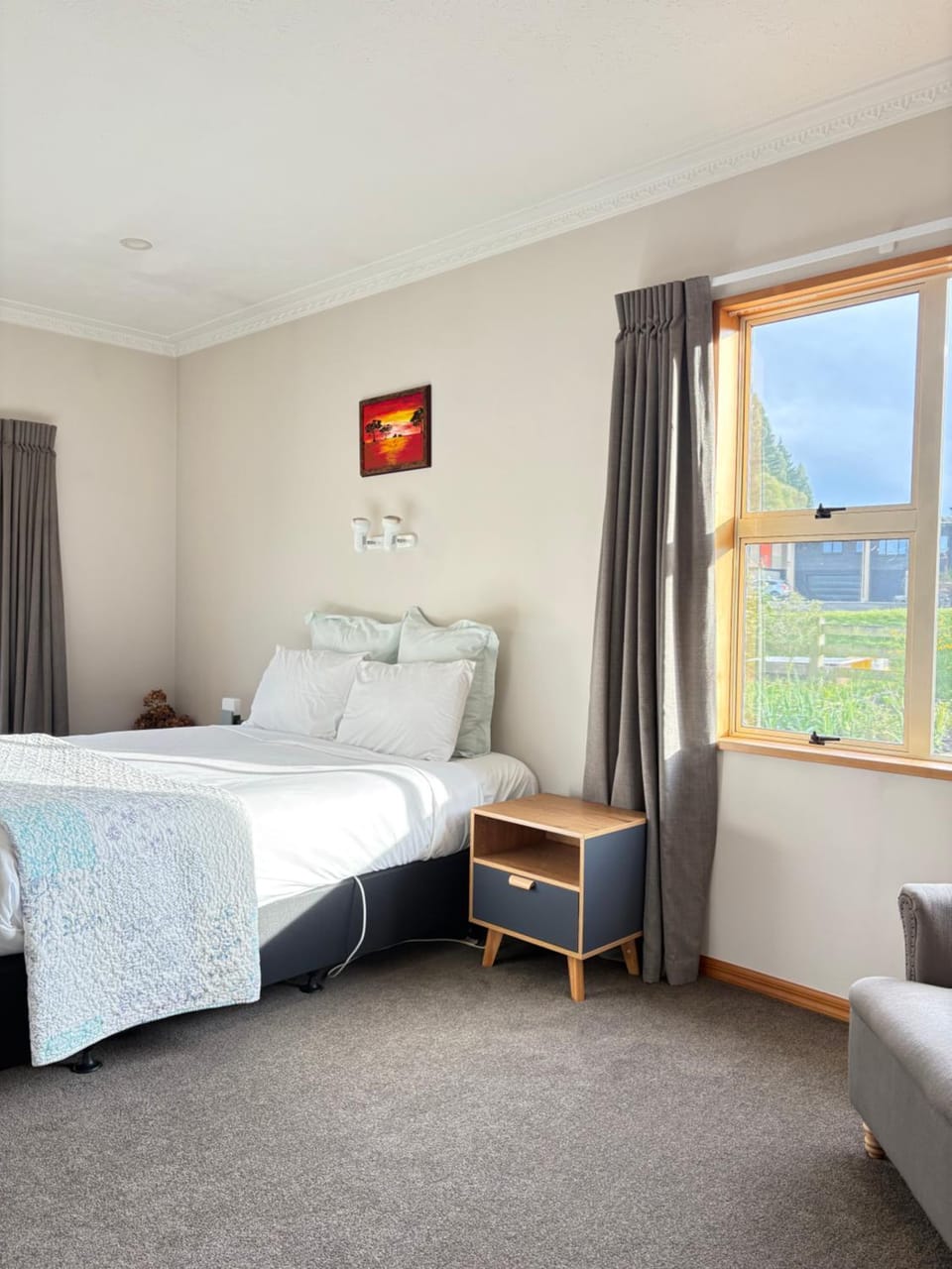 Cheerful country home with 3-bedrooms, 2-bathrooms House in Dunedin
