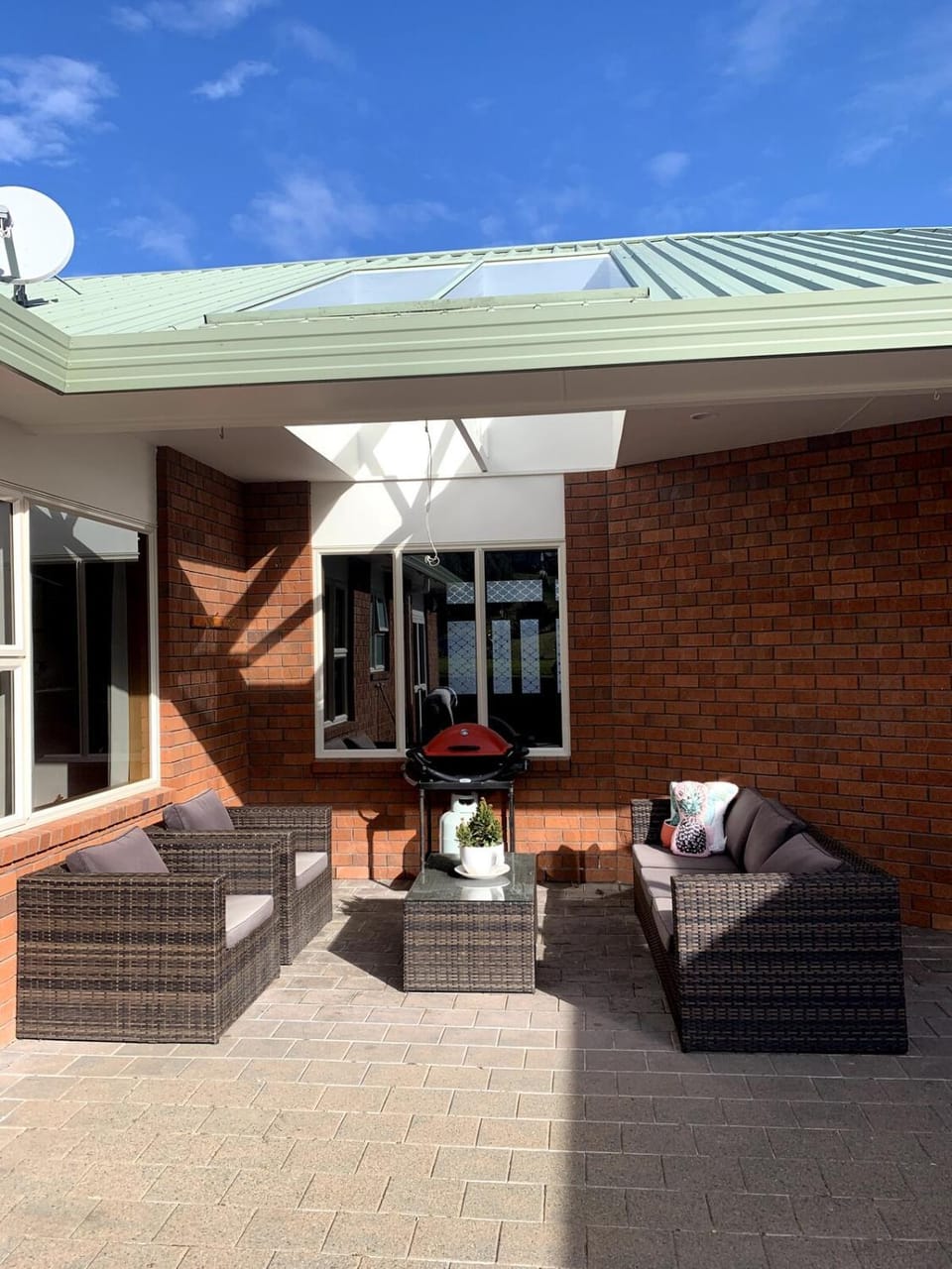Cheerful country home with 3-bedrooms, 2-bathrooms House in Dunedin
