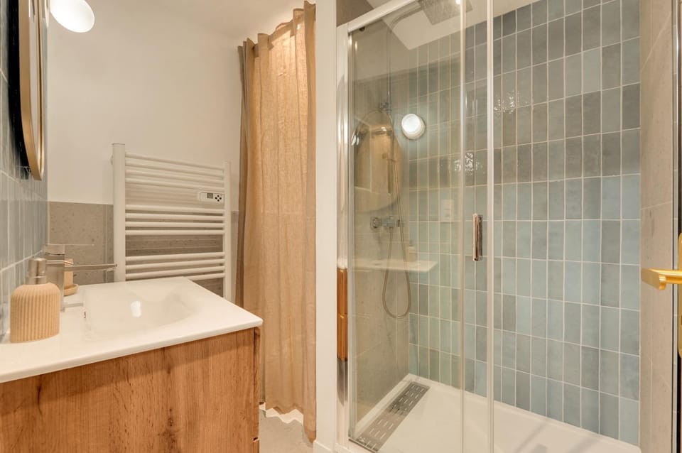 Shower, Bathroom