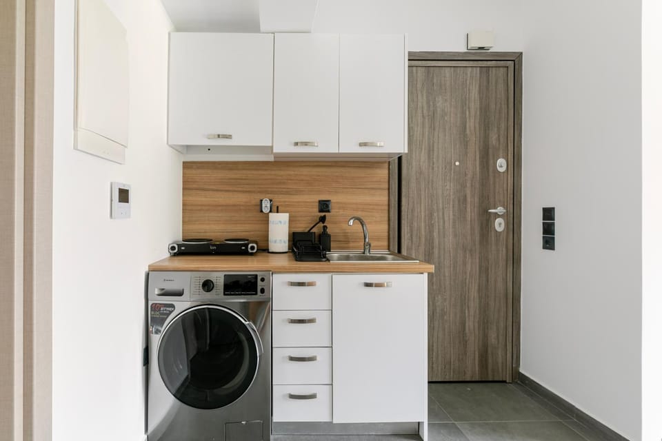 Coffee/tea facilities, Kitchen or kitchenette, microwave, stove, washing machine