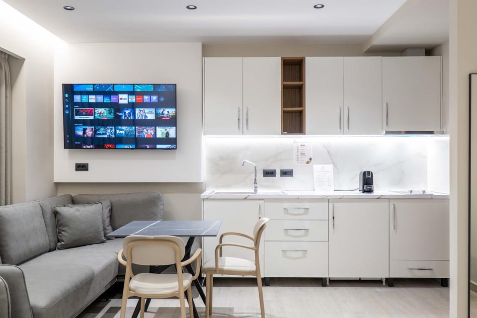 TV and multimedia, Kitchen or kitchenette, Living room, Seating area, Dining area, minibar, stove
