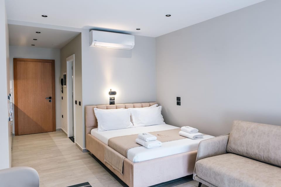 Bed, Living room, Photo of the whole room, Seating area, Bedroom, towels, wardrobe, air conditioner
