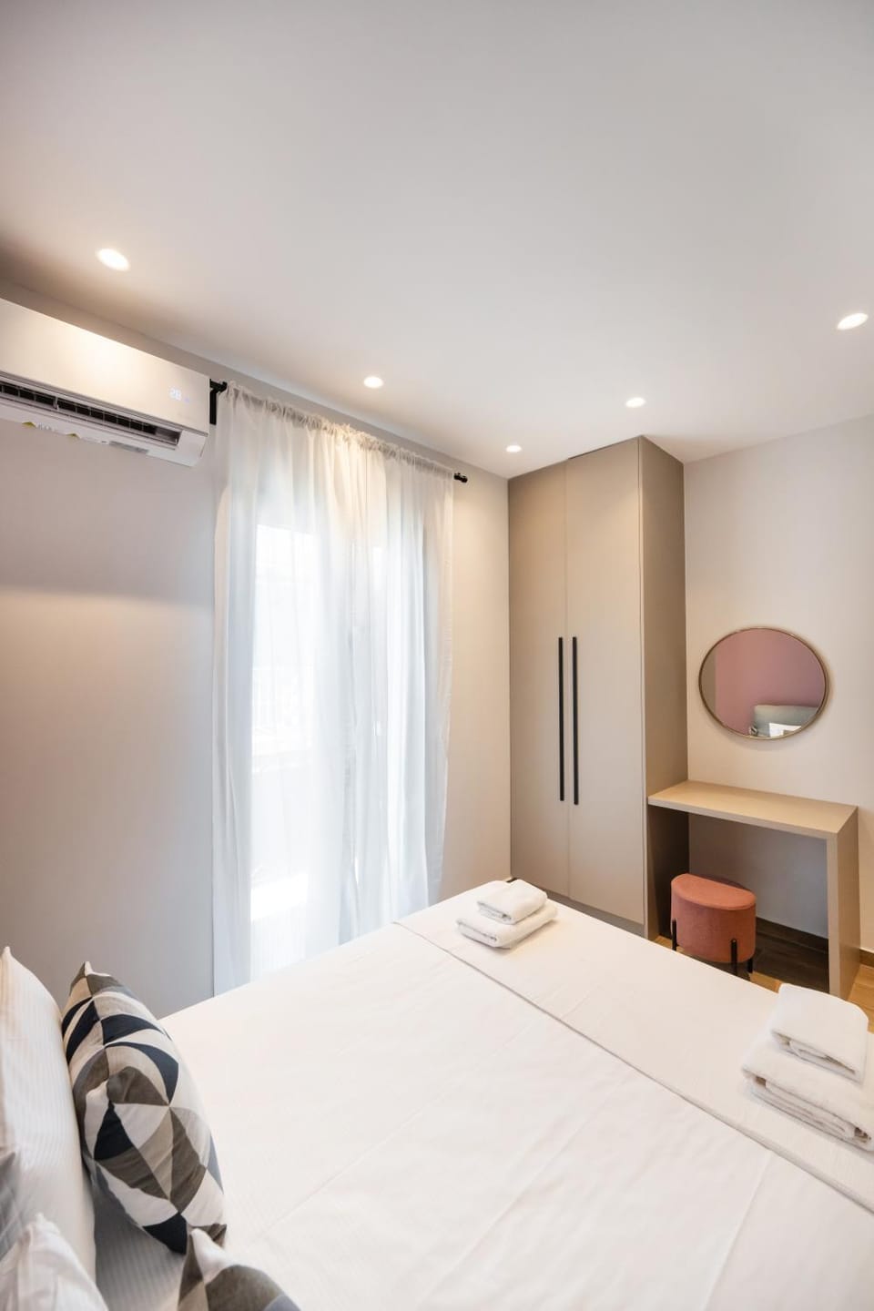 Bed, Photo of the whole room, Bedroom, wardrobe