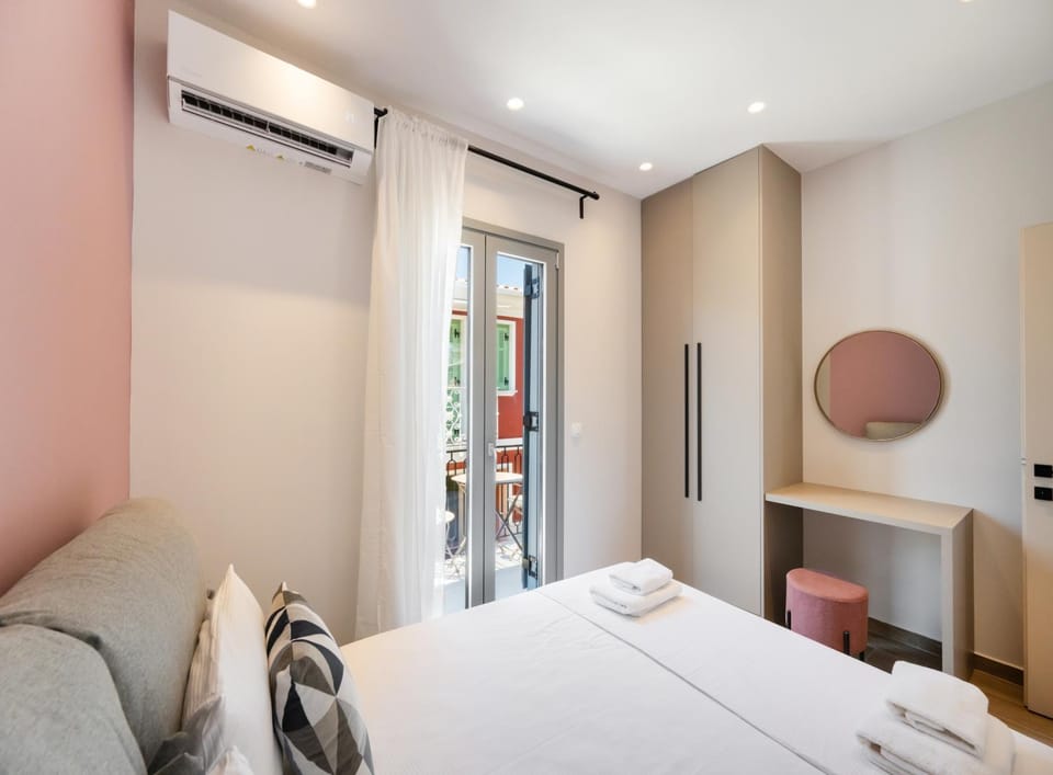 Bed, Photo of the whole room, Bedroom, wardrobe, air conditioner