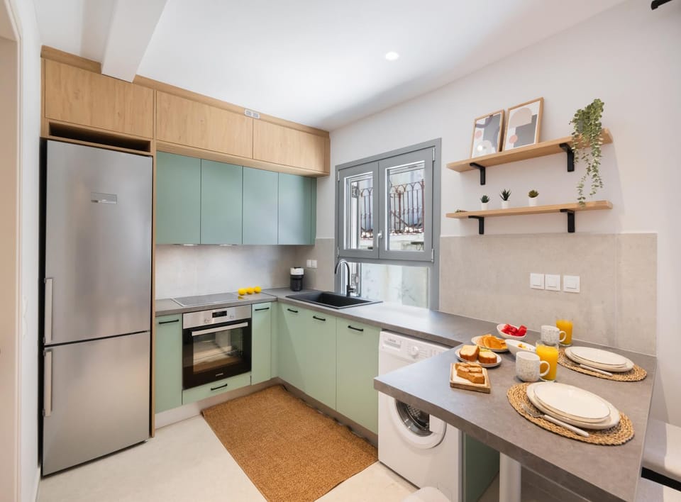 Coffee/tea facilities, Kitchen or kitchenette, oven, stove, washing machine