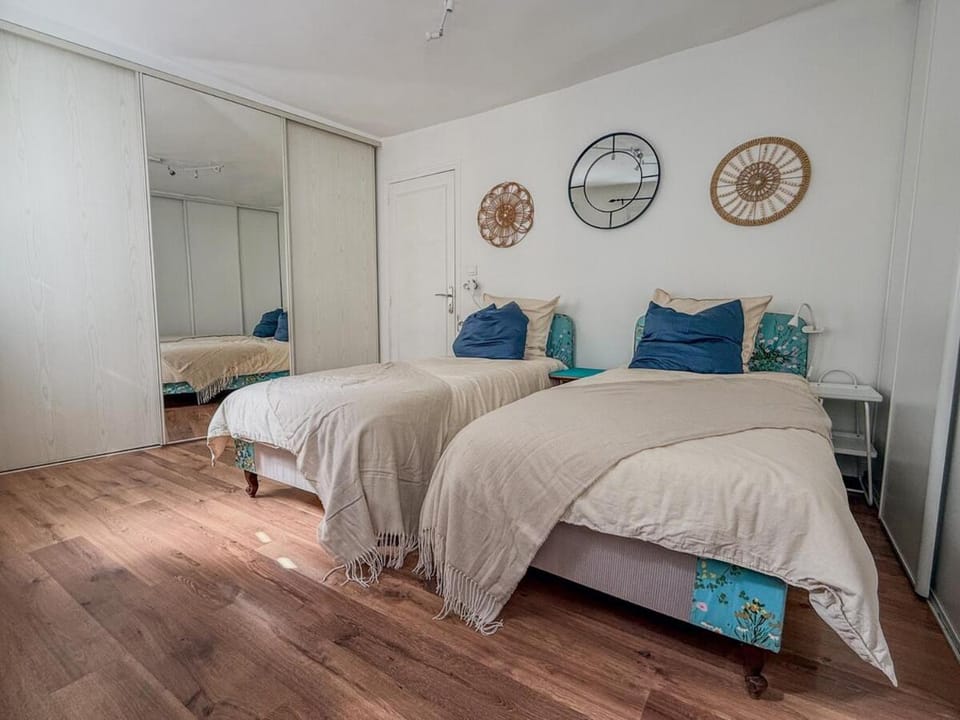 Appartement avec terrasse proche cathédrale Apartment in Chartres