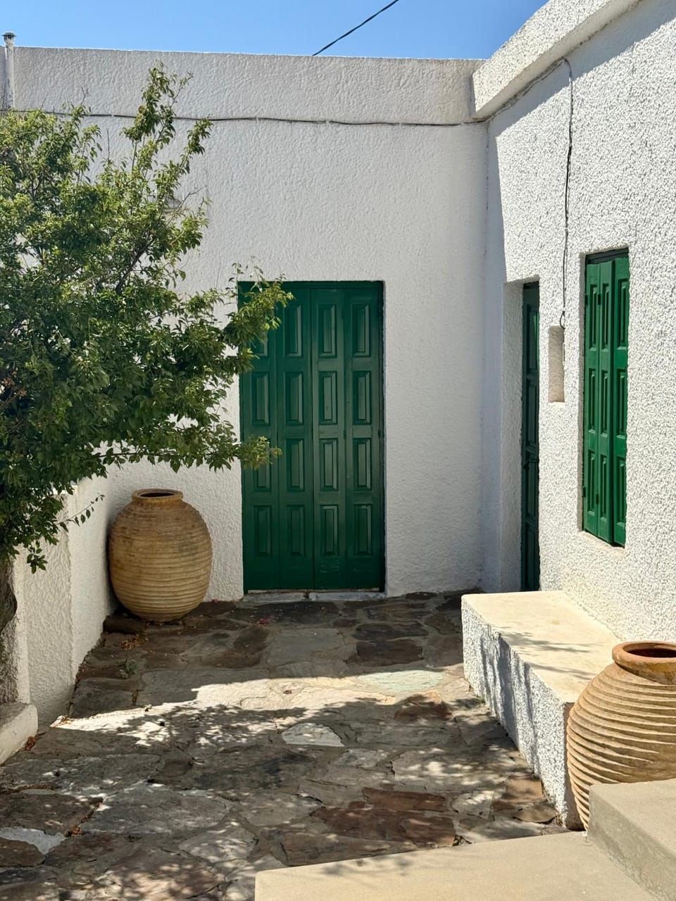 Property building, Facade/entrance, Day