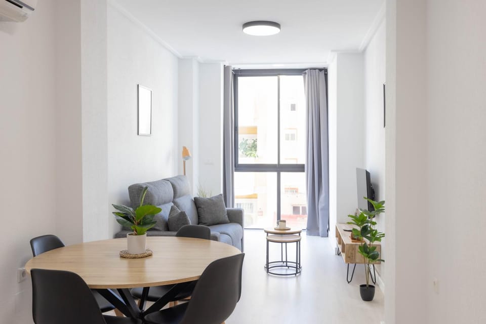 TV and multimedia, Living room, Seating area, Dining area, air conditioner