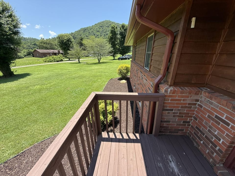Property building, Balcony/Terrace, Mountain view