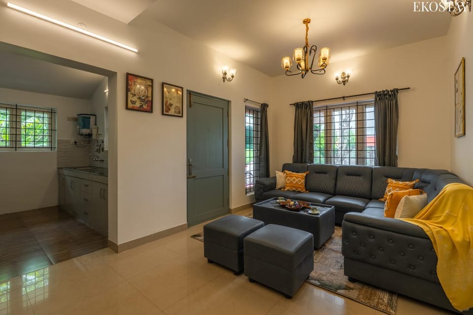 TV and multimedia, Kitchen or kitchenette, Living room, Seating area