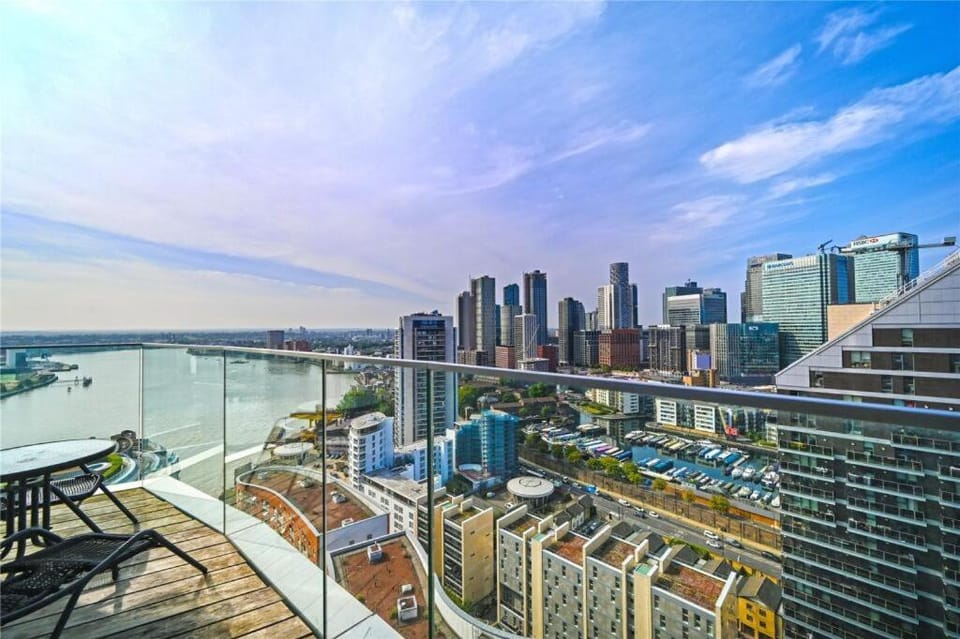 3 Bed Double Height Apartment Apartment in London