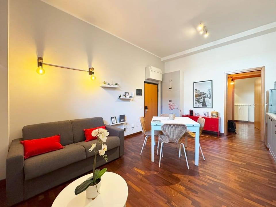 Living room, Decorative detail, Seating area, Dining area