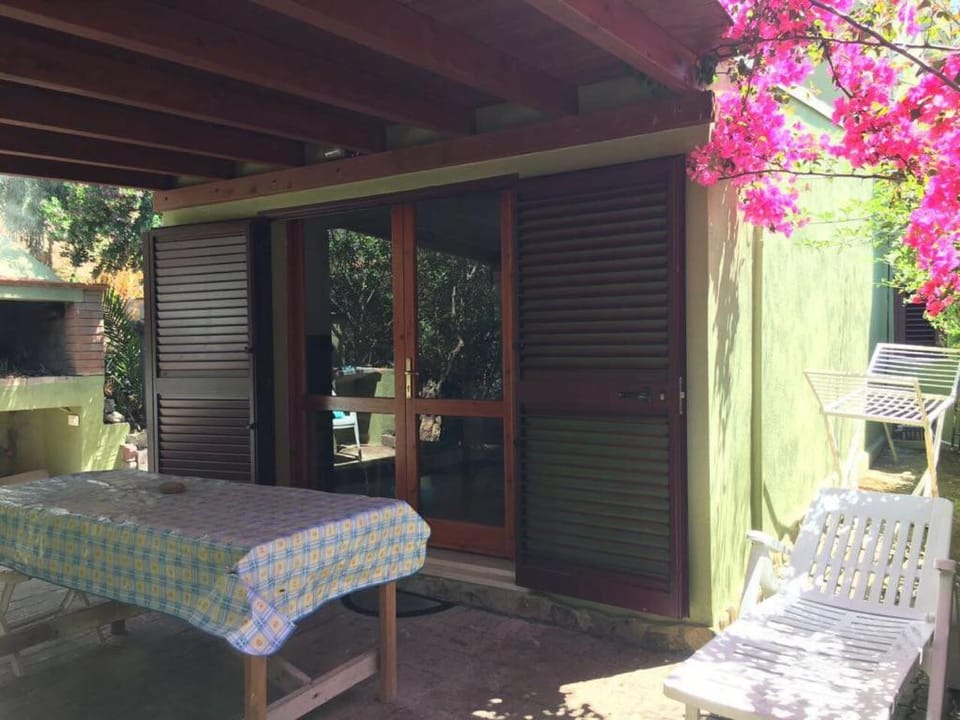 View (from property/room), Dining area, Garden view