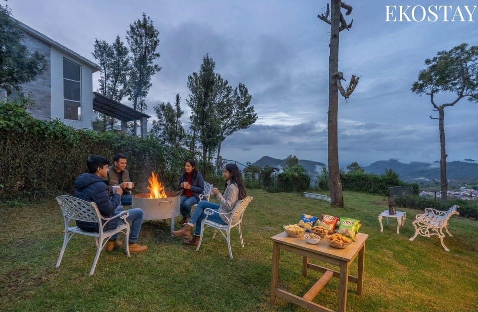 People, Seating area, Mountain view, group of guests