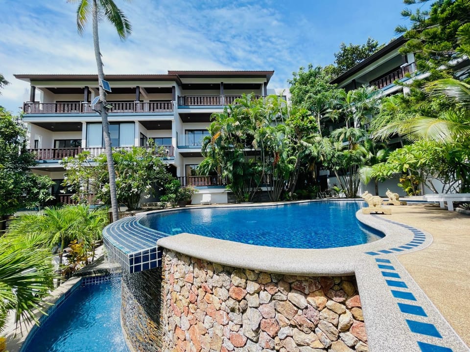 Property building, Day, Pool view, Swimming pool, Swimming pool