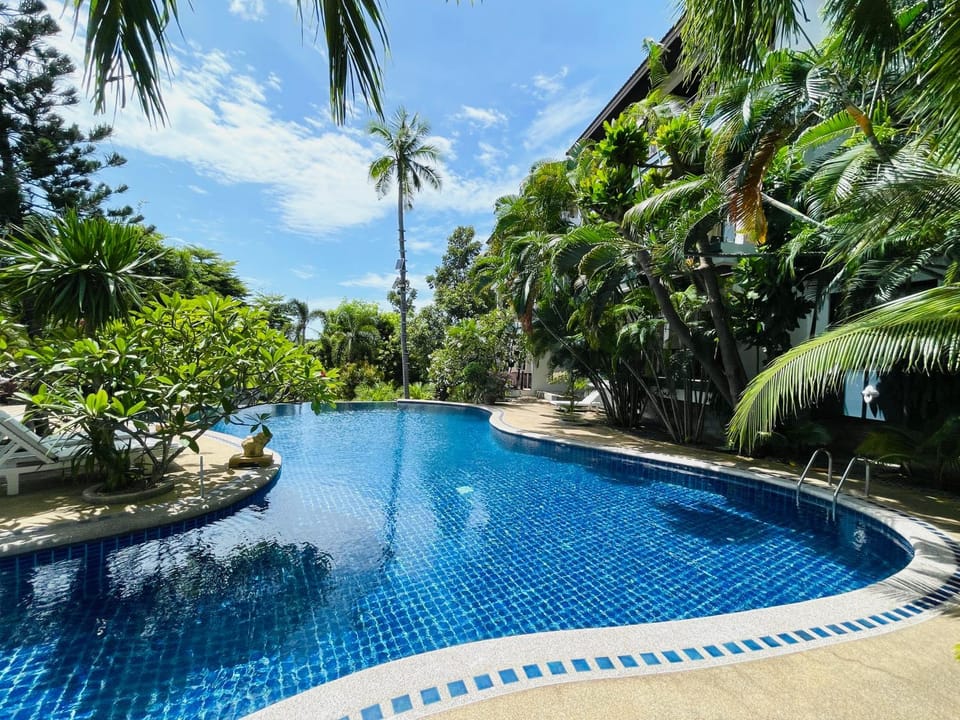Day, Natural landscape, Pool view, Swimming pool, Swimming pool, sunbed