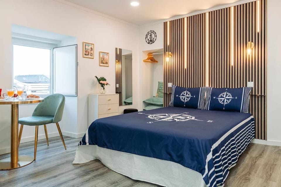Bed, Living room, Photo of the whole room, Bedroom
