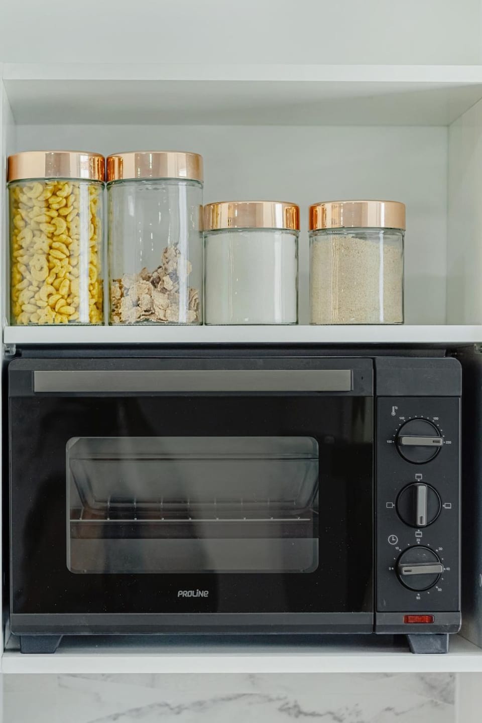 Kitchen or kitchenette, minibar