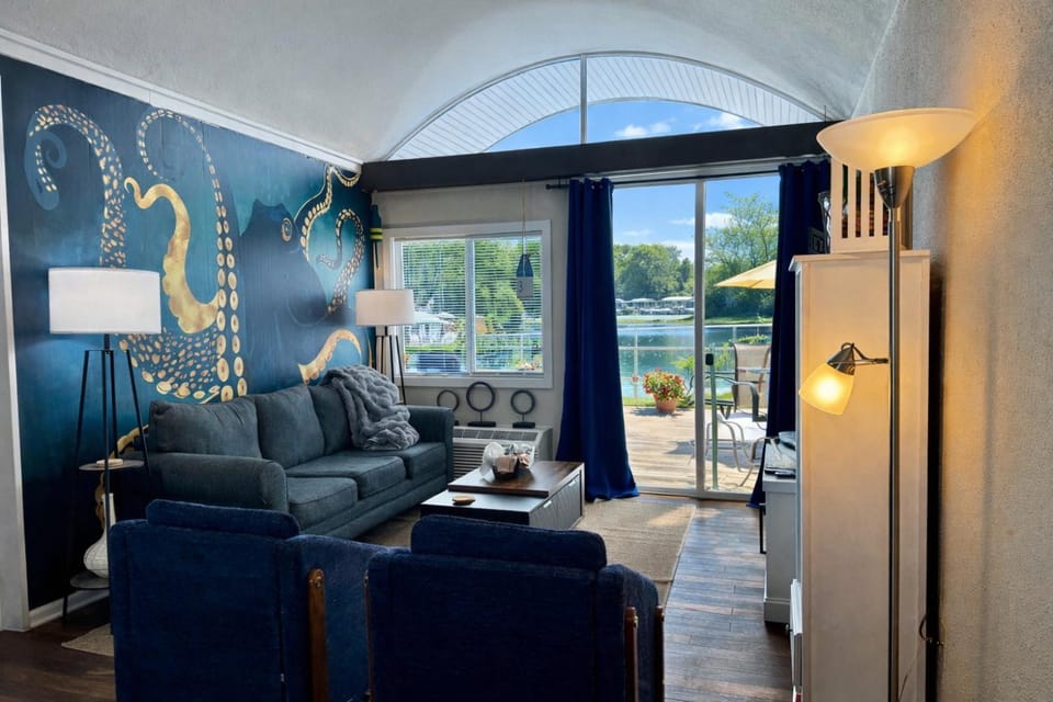 Patio, View (from property/room), Living room, Decorative detail, Seating area