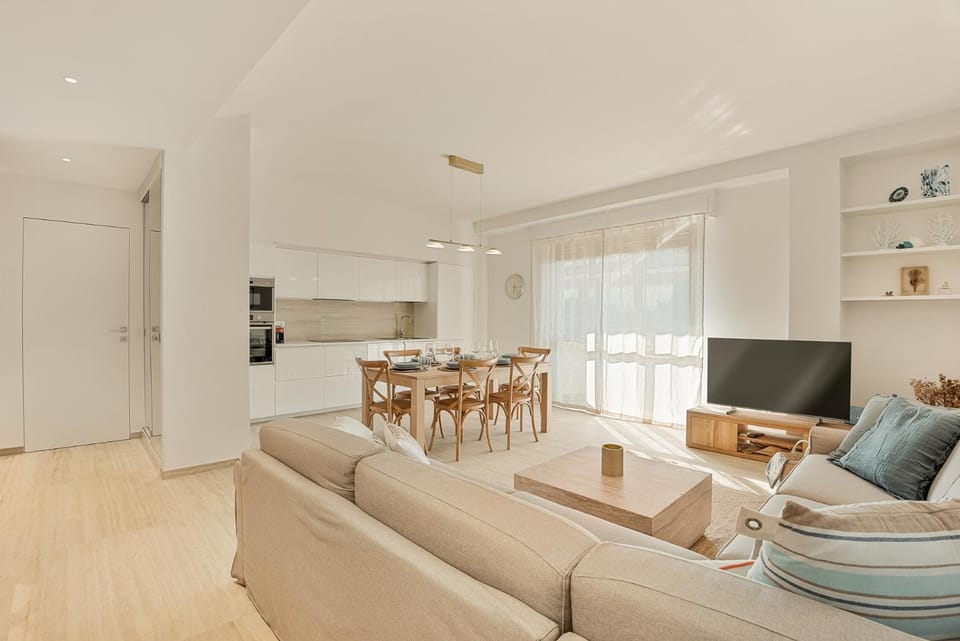 TV and multimedia, Kitchen or kitchenette, Living room, Dining area