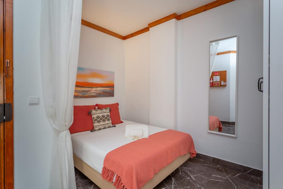 Bedroom, wardrobe