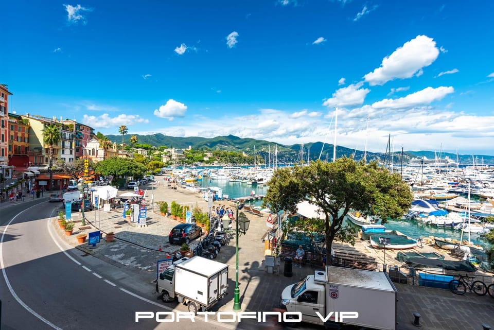 Property building, Day, Neighbourhood, Natural landscape, City view, Sea view, Street view