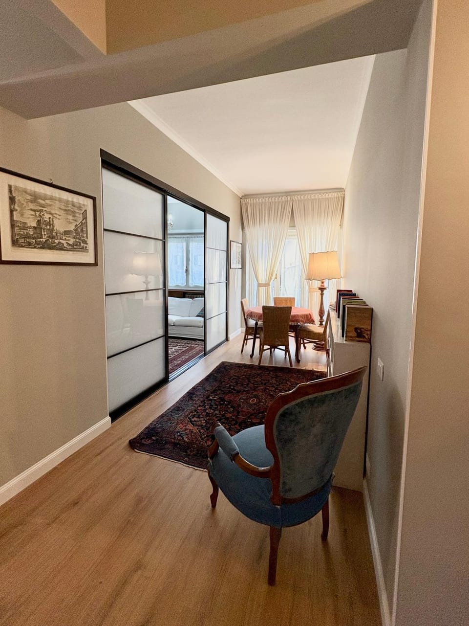 Seating area, Dining area