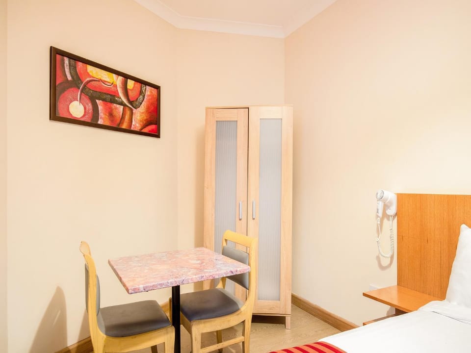 Living room, Dining area, Bedroom