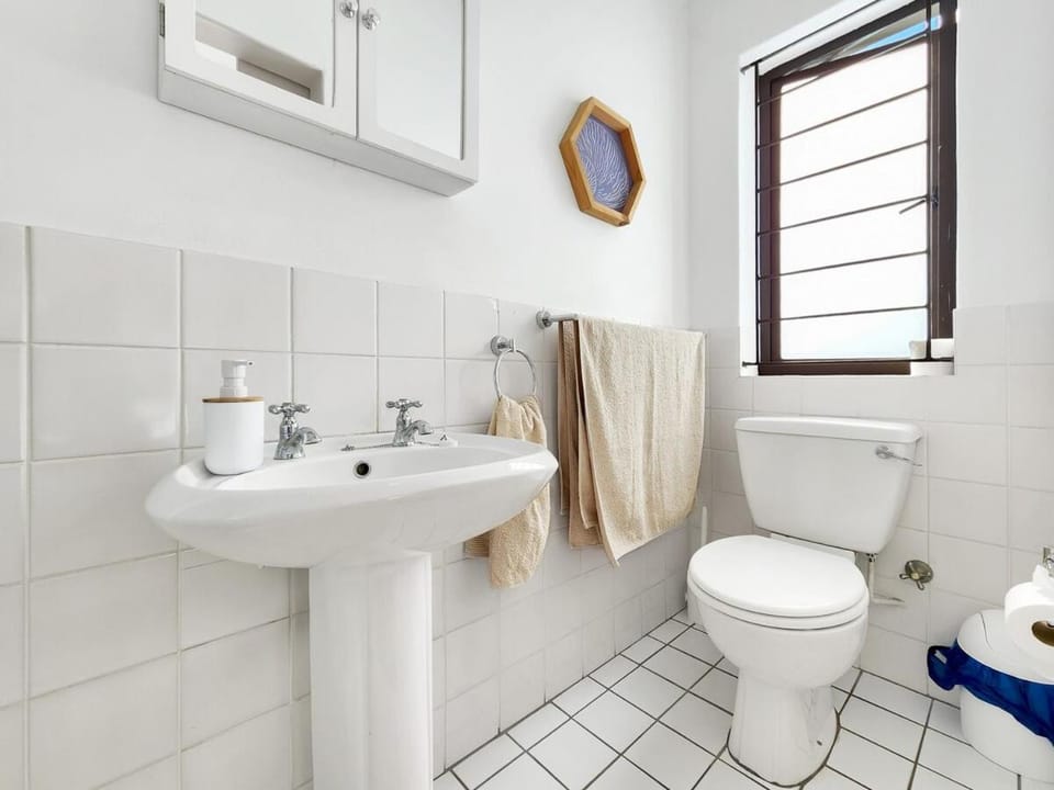 Toilet, Bathroom, towels