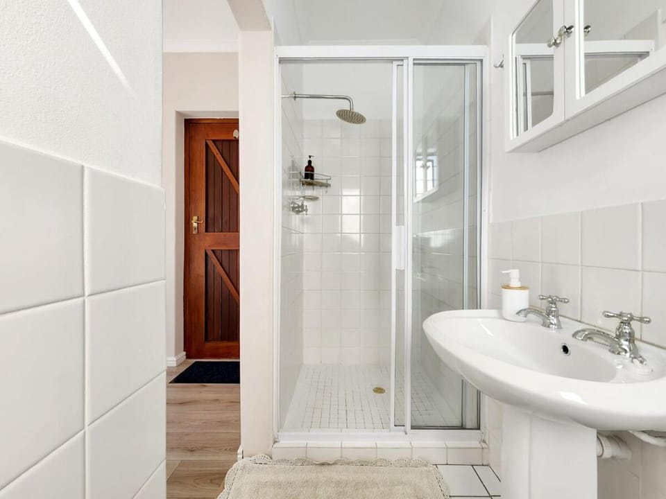 Shower, Bathroom, towels