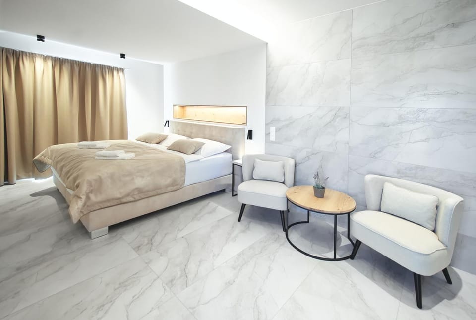 Bed, Living room, Photo of the whole room, Seating area, Bedroom