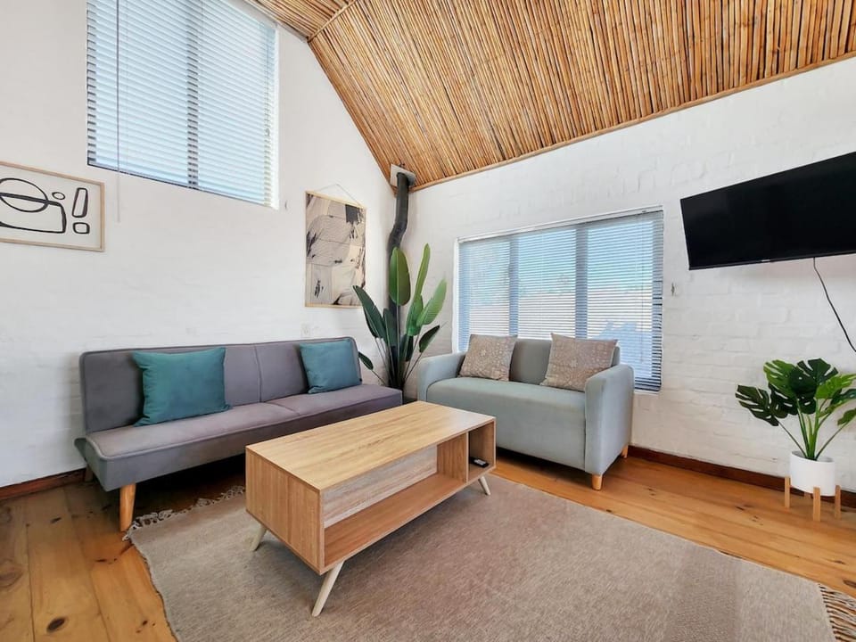 Communal lounge/ TV room, TV and multimedia, Living room, Seating area