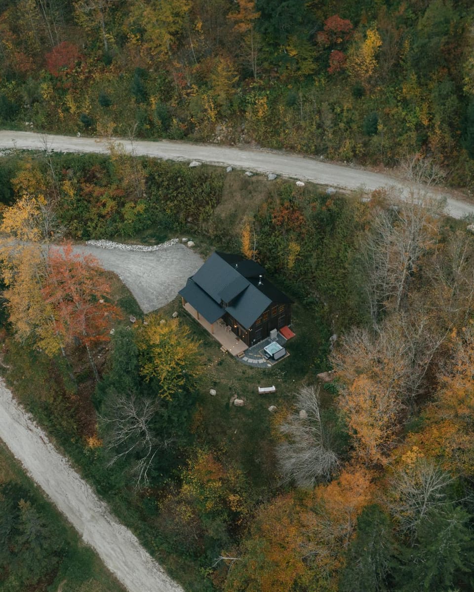 Lux Chalet 4 Bd Fireplace HotTub AC Pet Friendly House in Killington