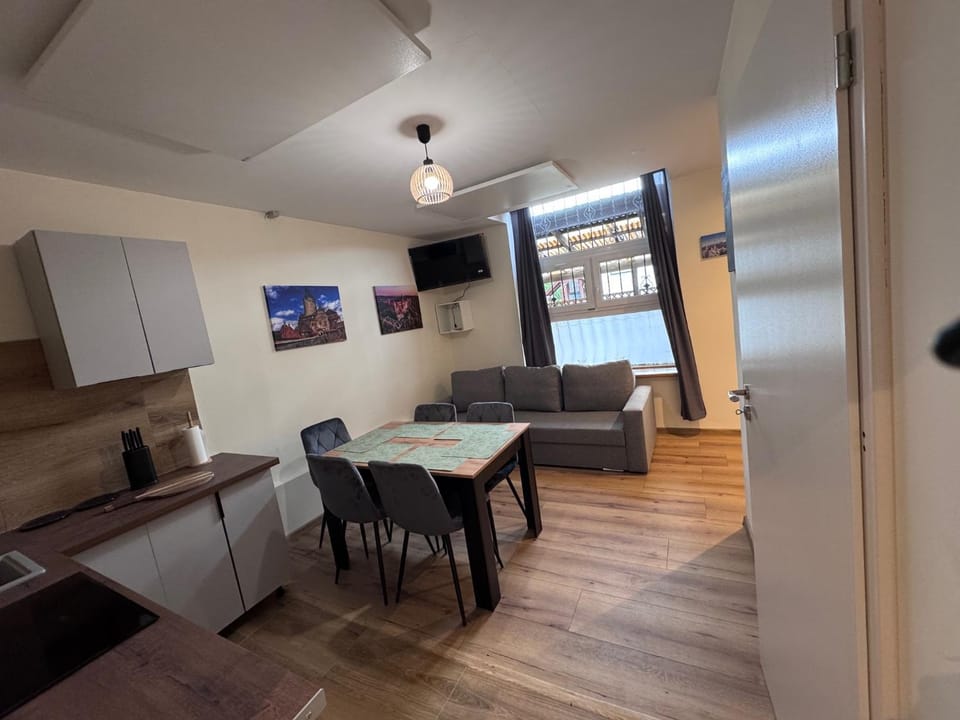 TV and multimedia, Kitchen or kitchenette, Living room, Seating area, Dining area