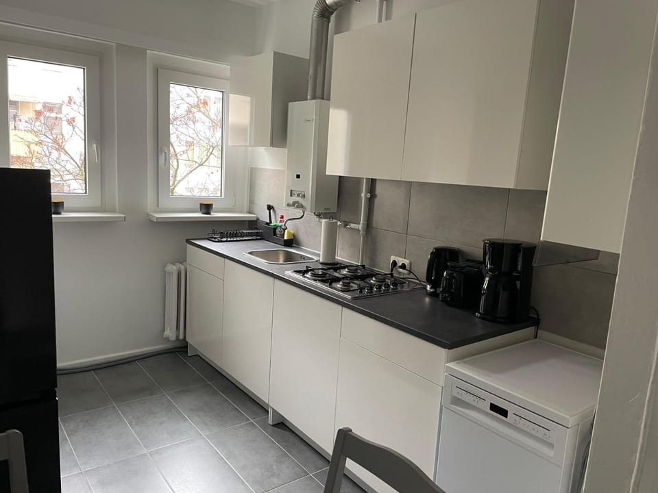 Coffee/tea facilities, Kitchen or kitchenette, dishwasher, stove, toaster