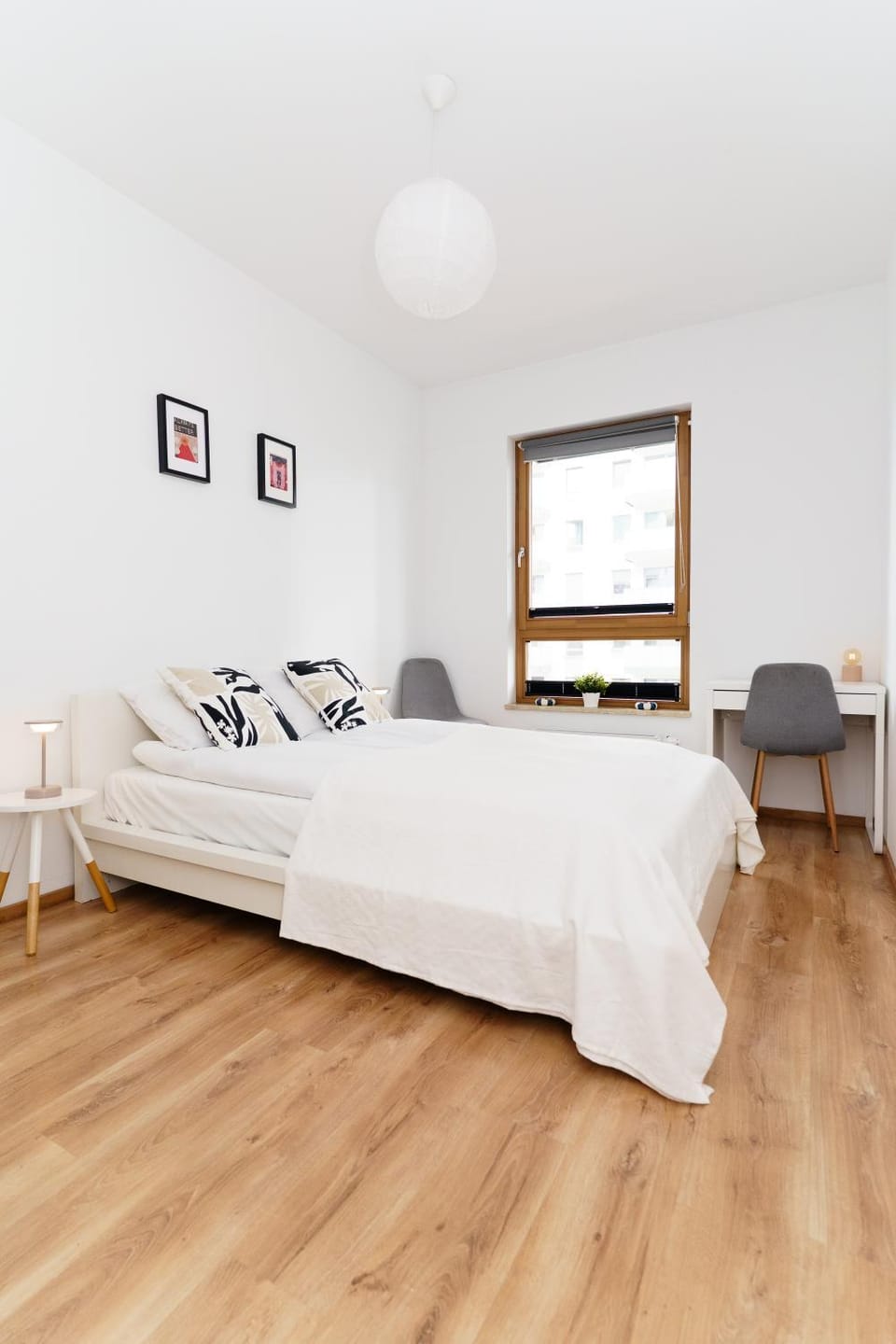 Photo of the whole room, Bedroom