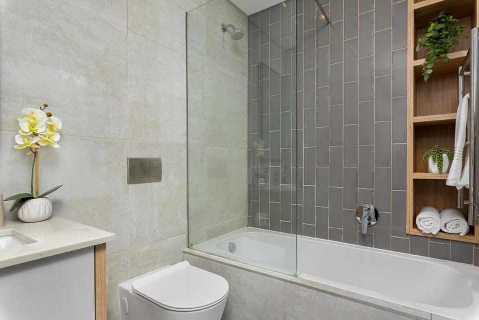 Shower, Toilet, Bathroom, Bath, towels