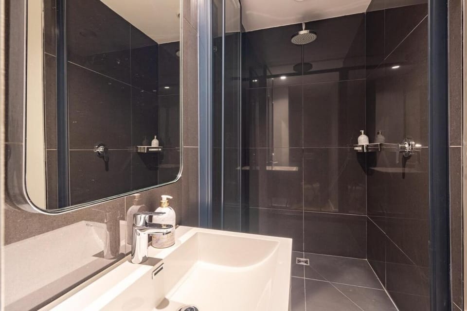 Shower, Bathroom, towels