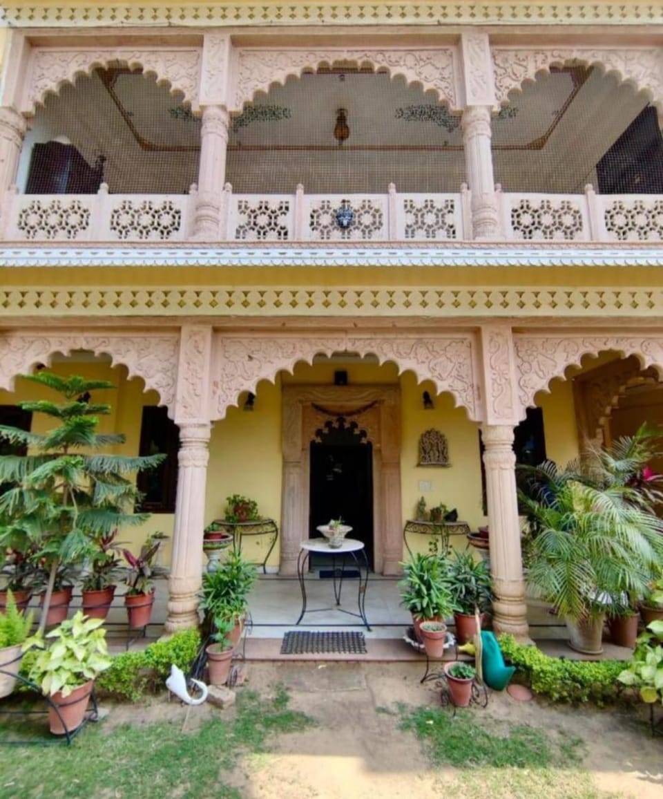 Property building, Facade/entrance, Day, Garden, View (from property/room)