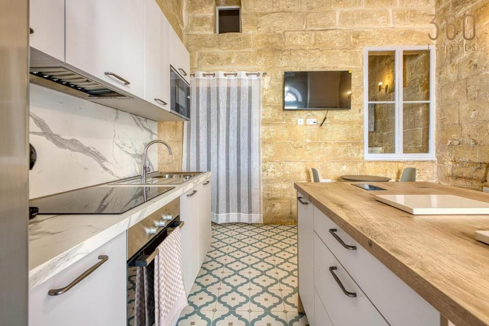 TV and multimedia, Kitchen or kitchenette, dishwasher, minibar, pet friendly, stove