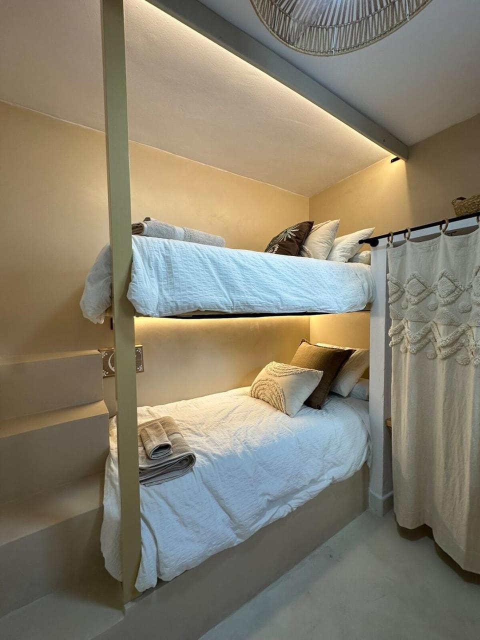 Photo of the whole room, Bedroom, bunk bed