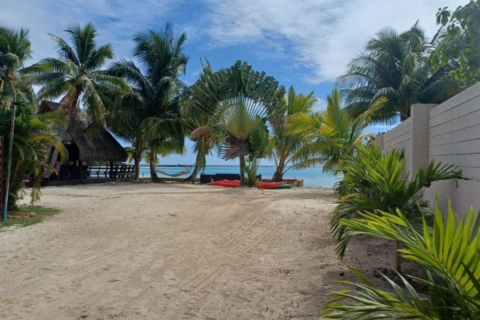GAIA BEACH AND LAGOON - At Tiahura place House in Moorea-Maiao