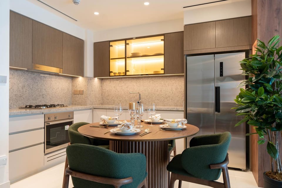 Kitchen or kitchenette, Dining area