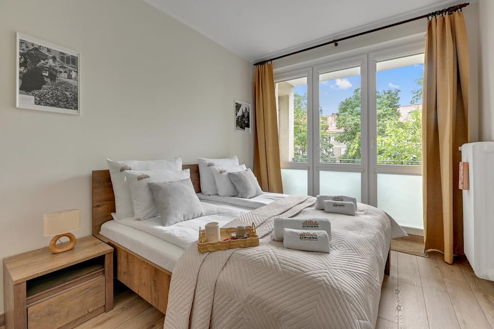 Bed, Living room, Photo of the whole room, Seating area, Bedroom, towels
