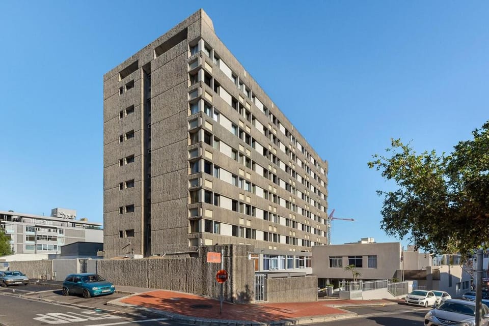 Day, Neighbourhood, City view, Street view, Location, Parking