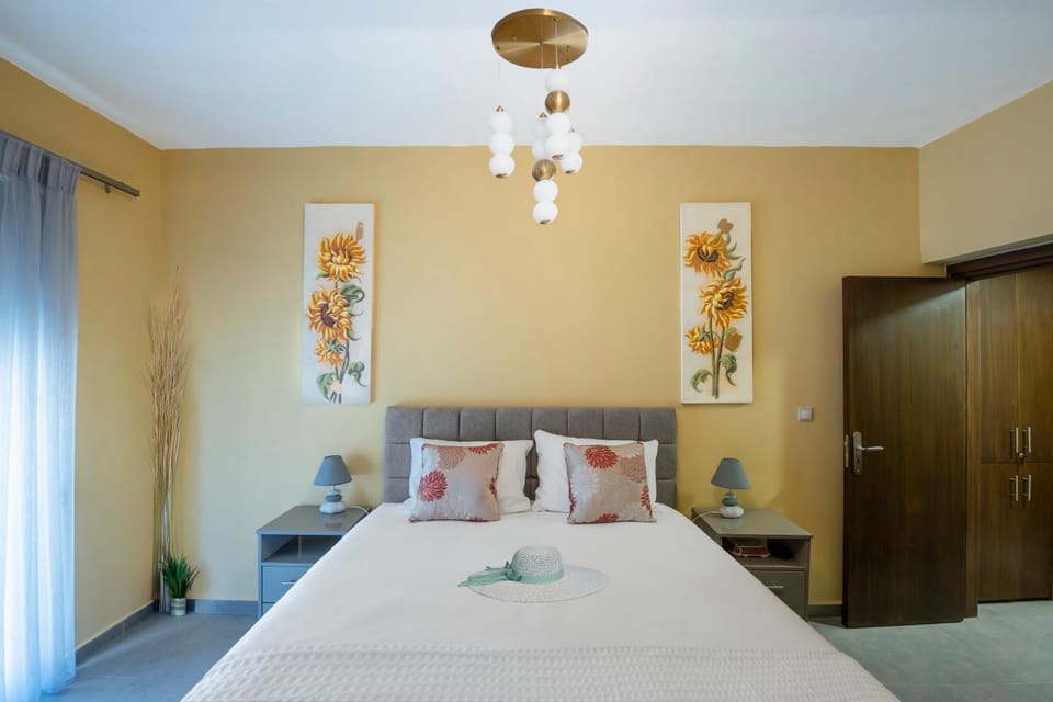 Bed, Photo of the whole room