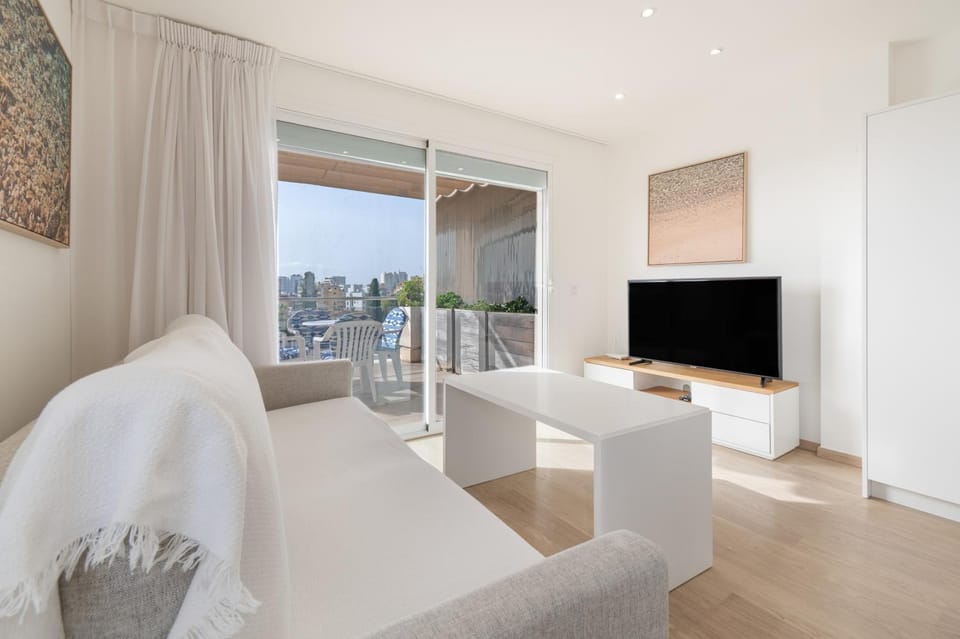 Apartamento las palmeras 2 Planta 3 Apartment in Carrer sa Figuera