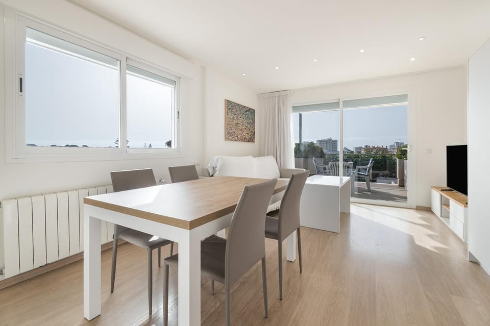 Apartamento las palmeras 2 Planta 3 Apartment in Carrer sa Figuera